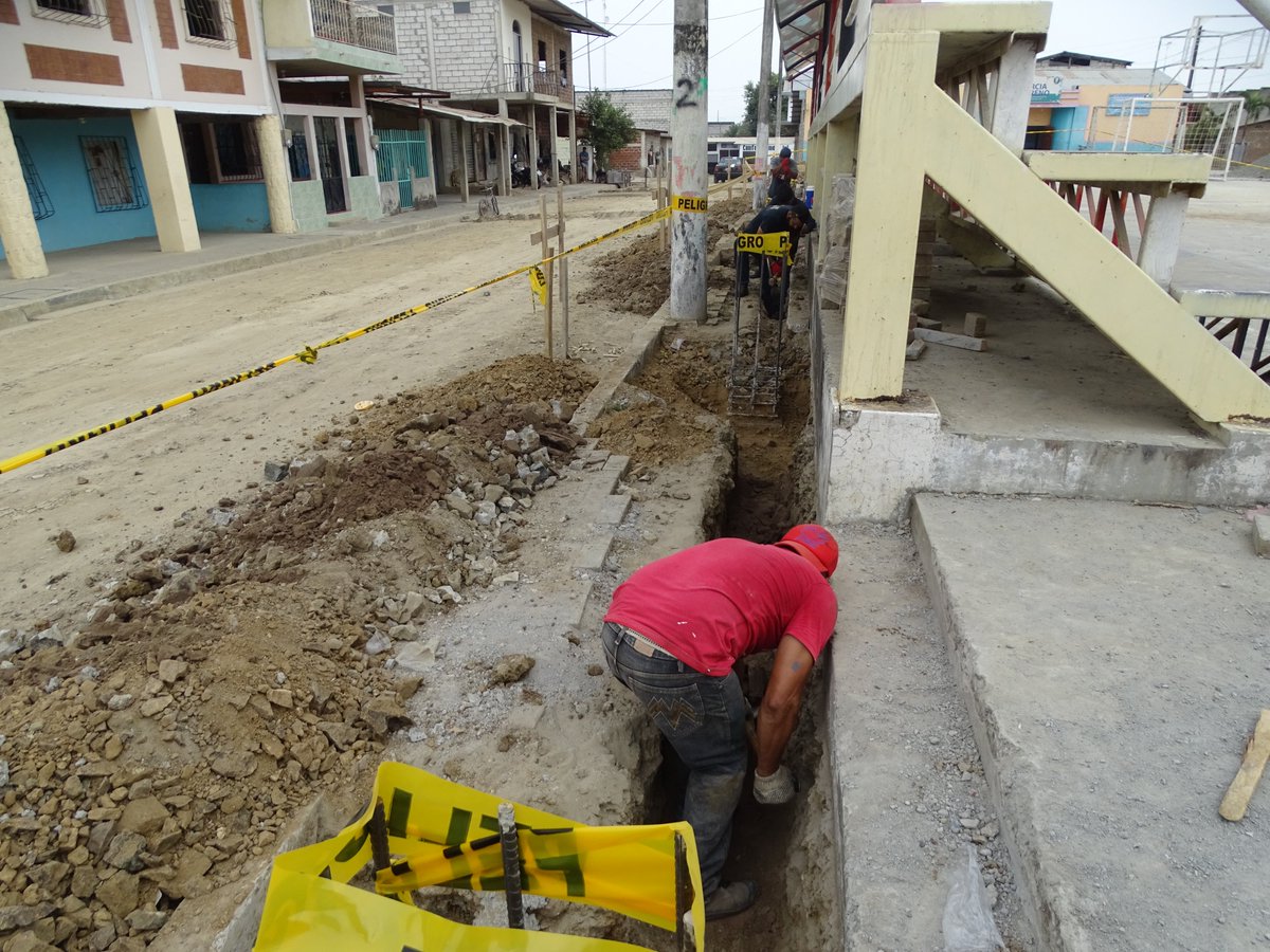 Inicia construcción de cubierta metálica en cancha de San Vicente, Lomas de Sargentillo