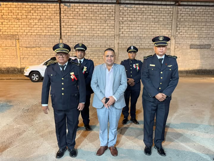 Bomberos de Isidro Ayora celebraron su día con sesión solemne y coronación