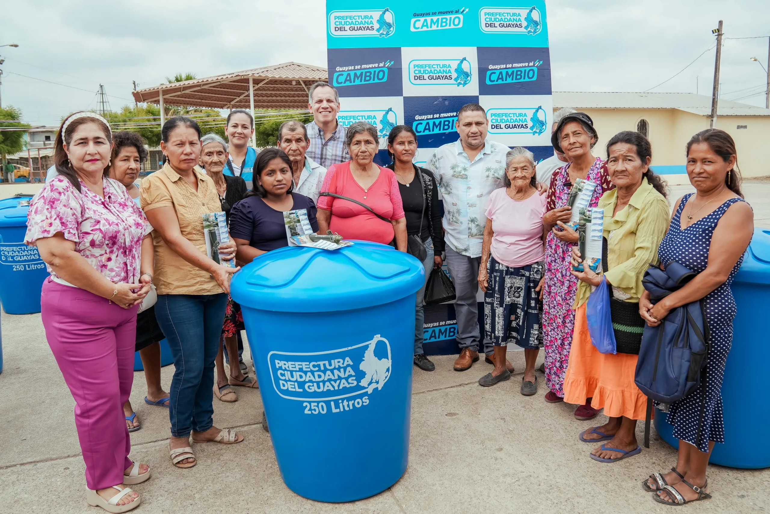 Kits de Agua Segura llegan a Pueblo Nuevo en Isidro Ayora